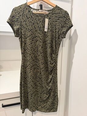 Francesca's Collections Olive Green & Black Speckled Short Sleeve Dress